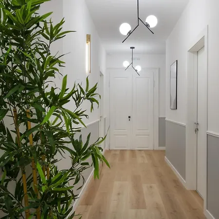Apartment Timeless 2-bedrooms Flat Triest