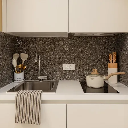 Timeless 2-bedrooms Flat Апартаменти Трієст