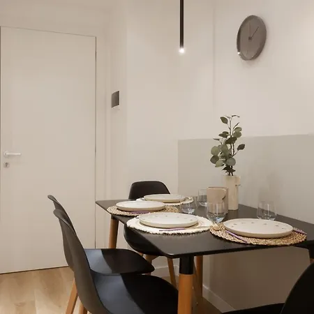 Timeless 2-bedrooms Flat Апартаменты