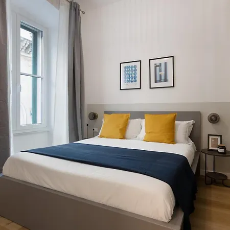 Timeless 2-bedrooms Flat * Triest