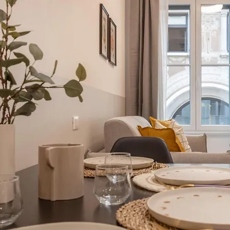 Timeless 2-bedrooms Flat Triest