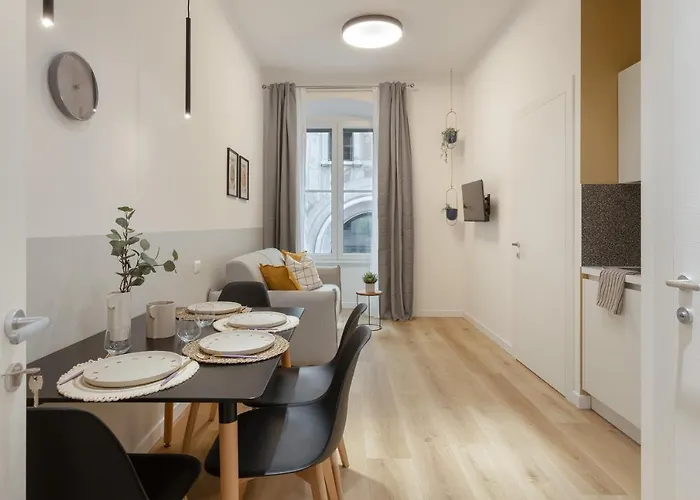 Timeless 2-bedrooms Flat Apartamento Trieste