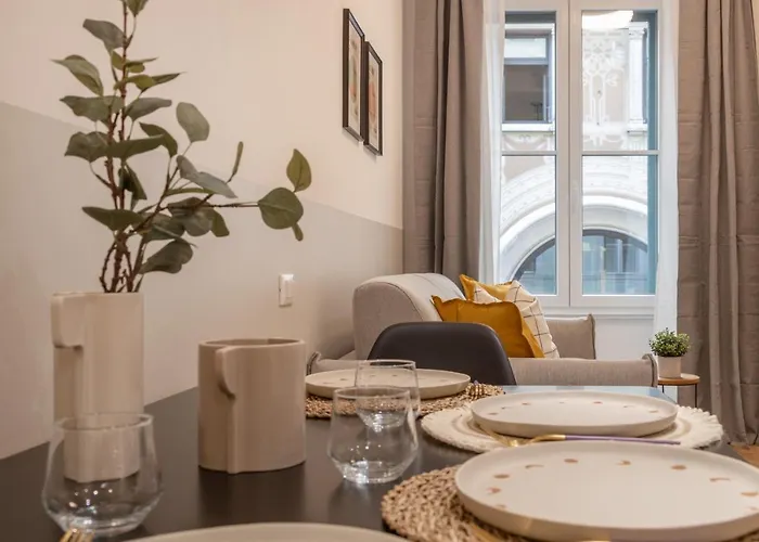 Timeless 2-bedrooms Flat Trieste